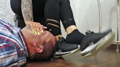 Kim Judge - Oxygen training with sports shoe scent!